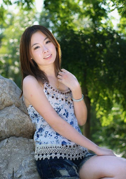 日日草夜夜草应用主界面展示